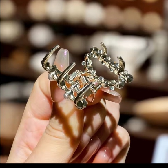 Elegant Gold Hair Clip Collection
0424 - Picture 6 of 10